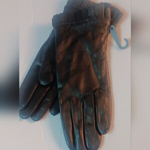 WOMEN'S, BLACK RUFFLE CUFF LEATHER GLOVES, MEDIUM Sku99